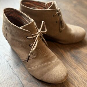 Toms Women's Lace-Up Tan Ankle Booties
